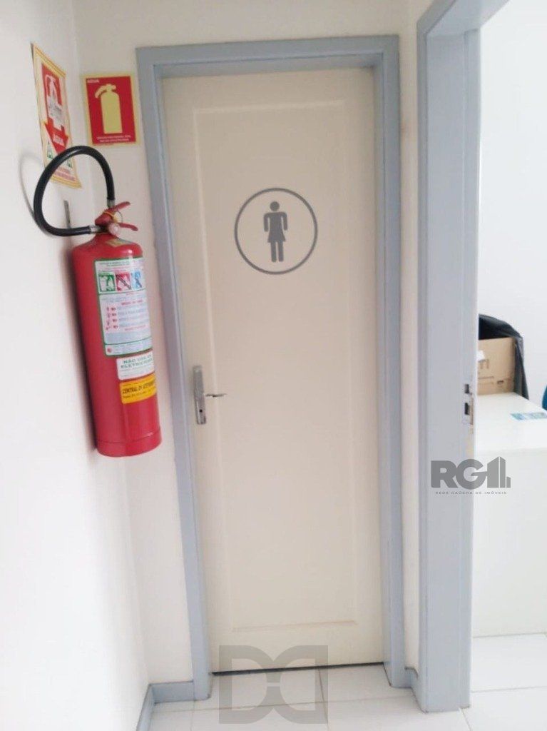 Casa comercial com 12 dormitórios no bairro Teresópolis — foto 17