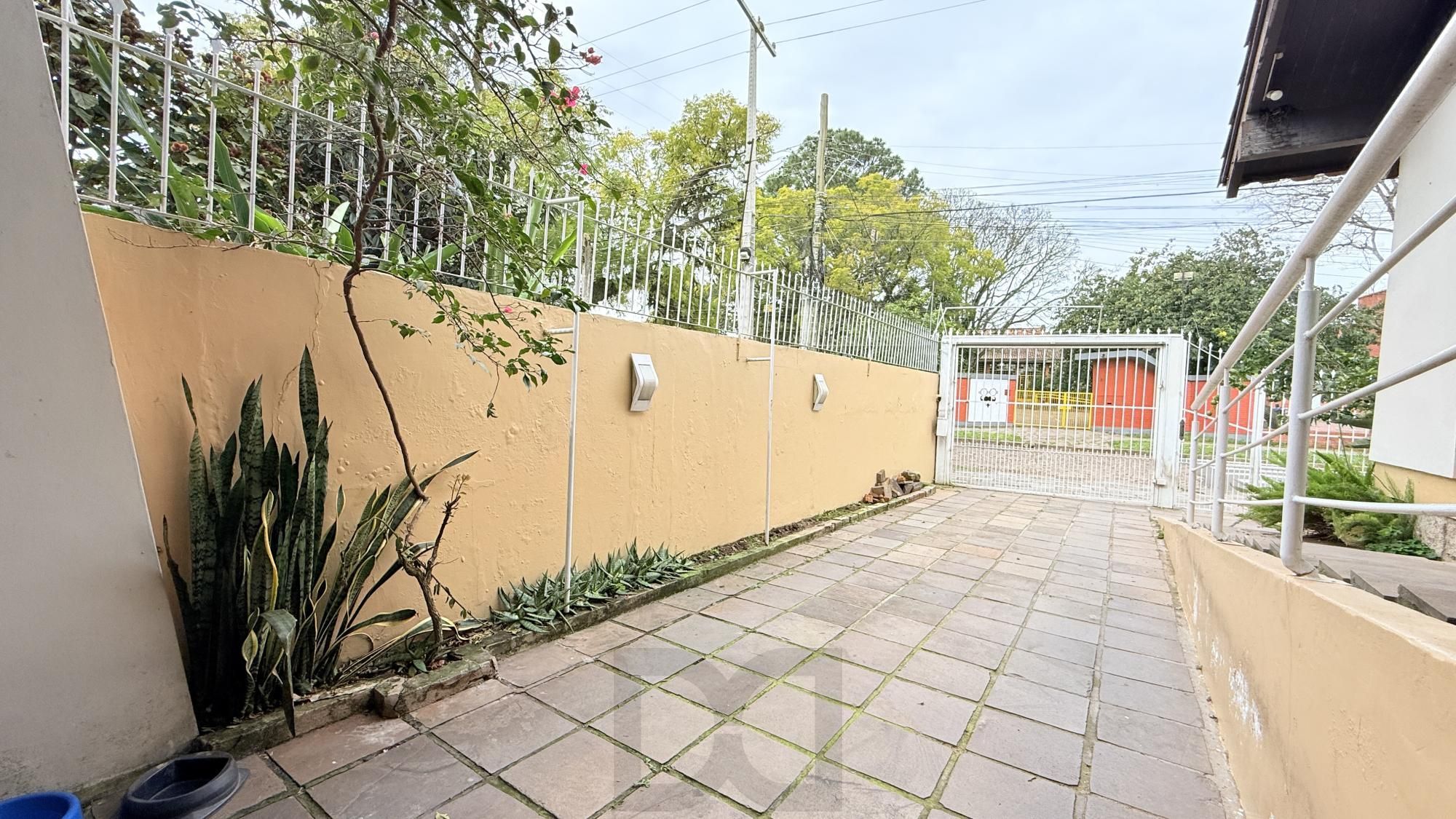 Casa para Venda - 260m², 4 dormitórios, sendo 1 suites, 4 vagas - Nonoai — foto 5