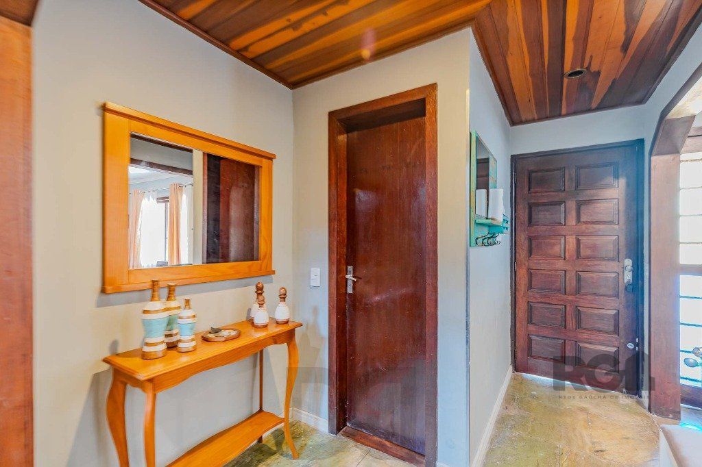 Casa com 234m², 3 dormitórios, 3 vagas no bairro Partenon — foto 2