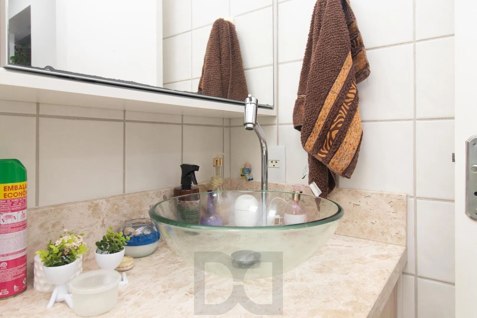 Apartamento de 2 dormitórios com 1 vaga de garagem. Prédio com elevador. Bairro Cristal — foto 12