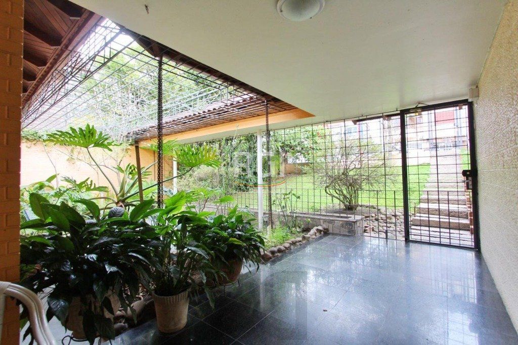 Casa para Venda - 250m², 3 dormitórios, 1 vaga - Teresópolis — foto 1