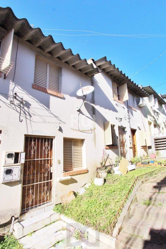 Sobrado para Venda - 70m², 2 dormitórios, Nonoai — foto 1