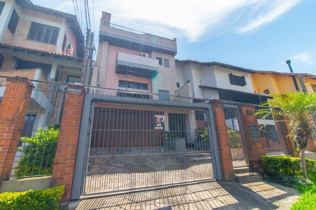 Linda casa de 04 dormitórios com vista livre no Bairro Teresópolis — foto 79