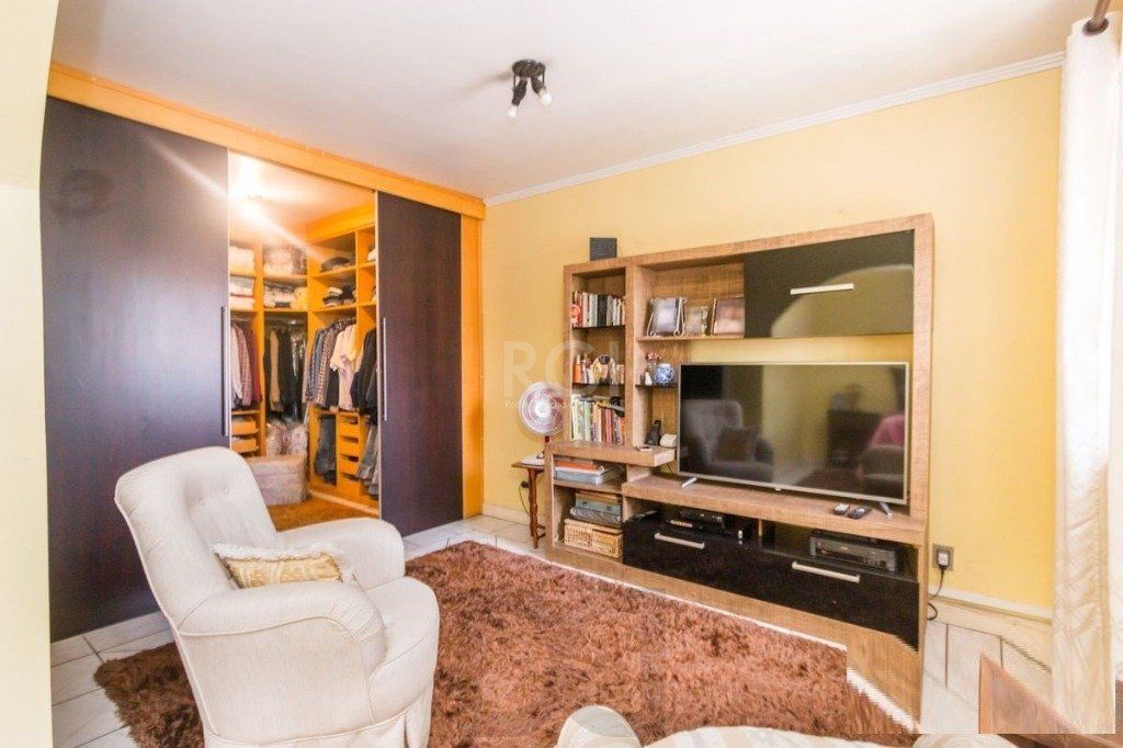 Casa para Venda - 258m², 3 dormitórios, sendo 1 suites, 4 vagas - Teresópolis — foto 13