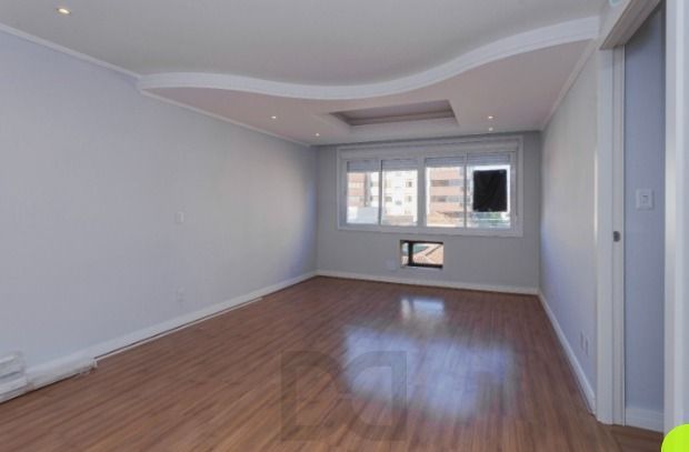 Apartamento com 3 quartos, 1 vaga no bairro Menino Deus — foto 2