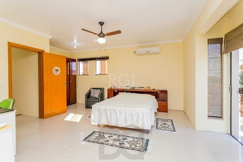 Excelente casa em condomínio com 3 suítes, piscina e 3 vagas de garagem — foto 14