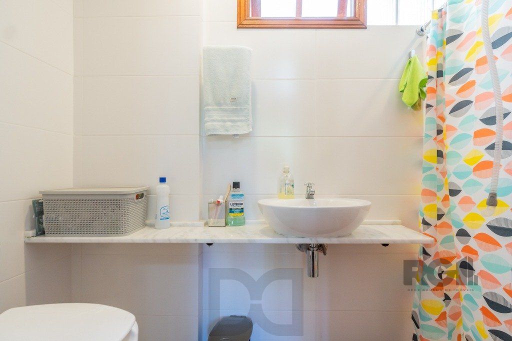 Casa com 4 dormitórios no bairro Gloria — foto 10