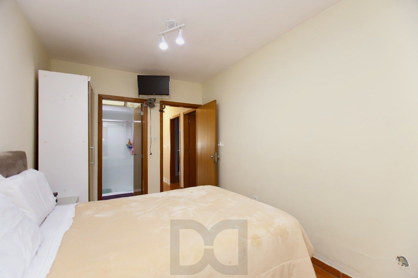 Casa com Edícula nos fundos, total de 5 dormitórios no Bairro gloria. — foto 16