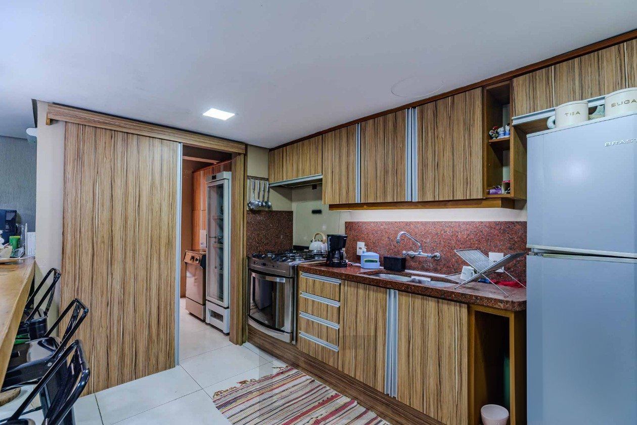 Casa em Condominio, 4 dormi. sendo 2 suítes, churrasqueira, lareira, 2 vagas — foto 9
