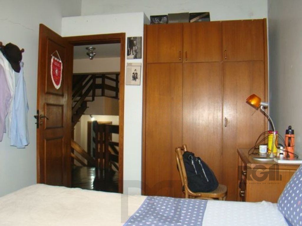 Casa de 370m² - 4 dormitórios, 2 suítes e 4 vagas de garagem no bairro Espírito Santo — foto 17