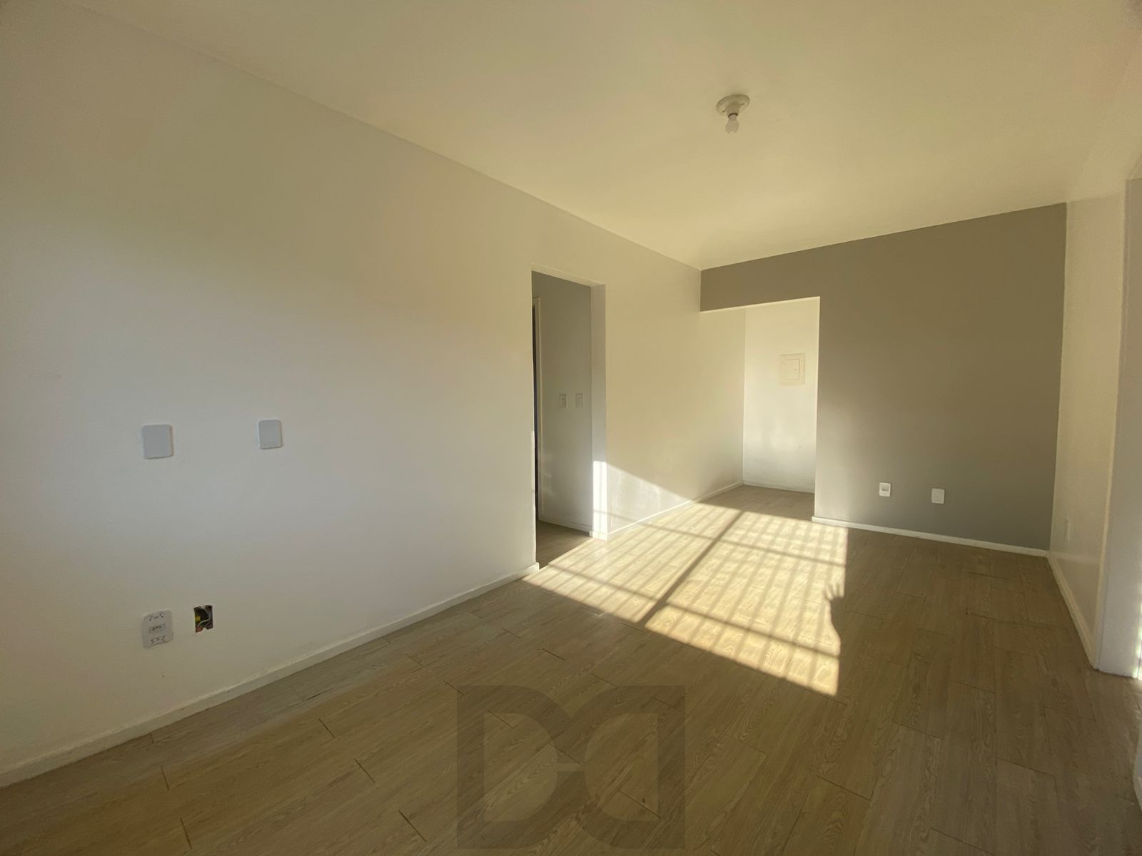 Apartamento 2 Dormitórios com Garagem Coberta à Venda no Bairro Teresópolis – Amplo, Arejado e de Frente, 67m2 — foto 3