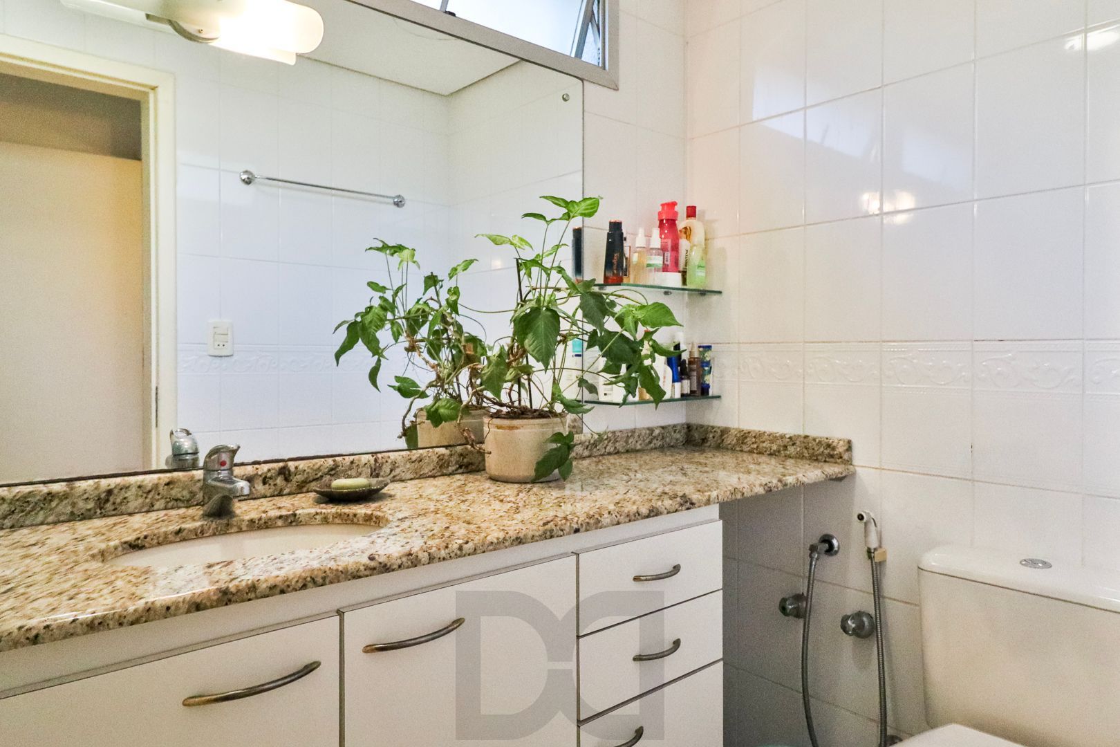 Apartamento para venda de 3 dormitórios, no bairro Teresópolis em Porto Alegre/RS. — foto 19