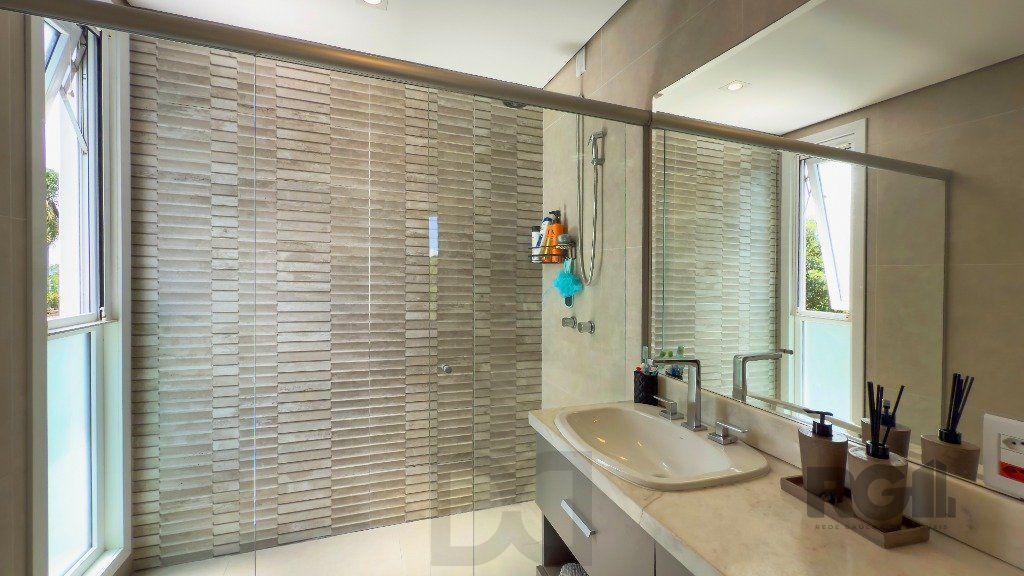 Casa para Venda - 315m², 3 dormitórios, sendo 1 suites, 2 vagas - Teresópolis — foto 39