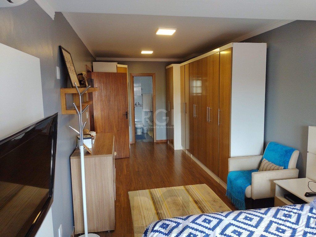 Excelente casa com 03 suíte, espaço gourmet com churrasqueira, living com lareira, pátio com piscina e garagem para 02 carros no bairro Espírito Santo — foto 21