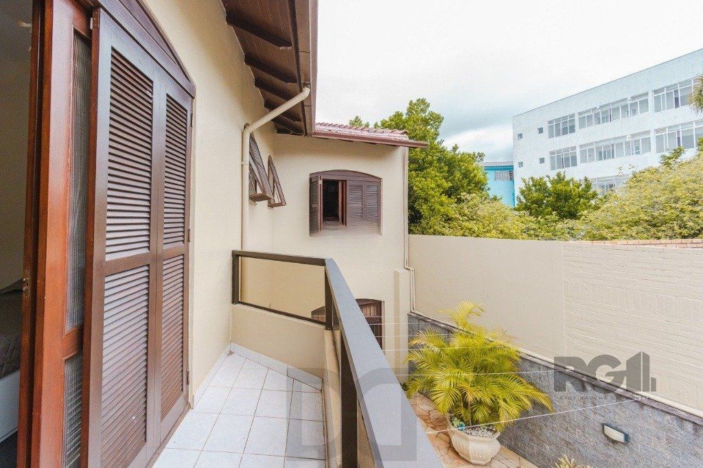 Casa com 4 dormitórios no bairro Morro Santana — foto 23