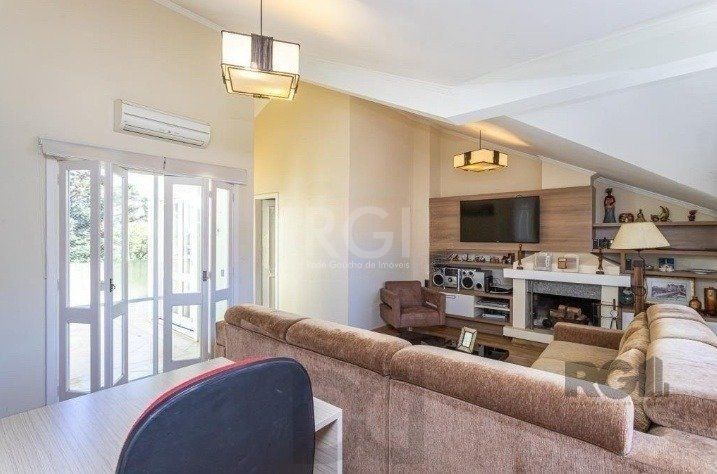Casa com 03 dormitórios, 01 suíte, pátio, terraço com churrasqueira e vaga de garagem para 03 carros no bairro Ipanema — foto 30
