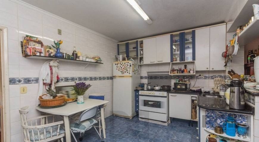 Casa 250m² - 5 dormitórios, 2 suítes e 4 vagas no bairro Santa Maria Goretti — foto 14