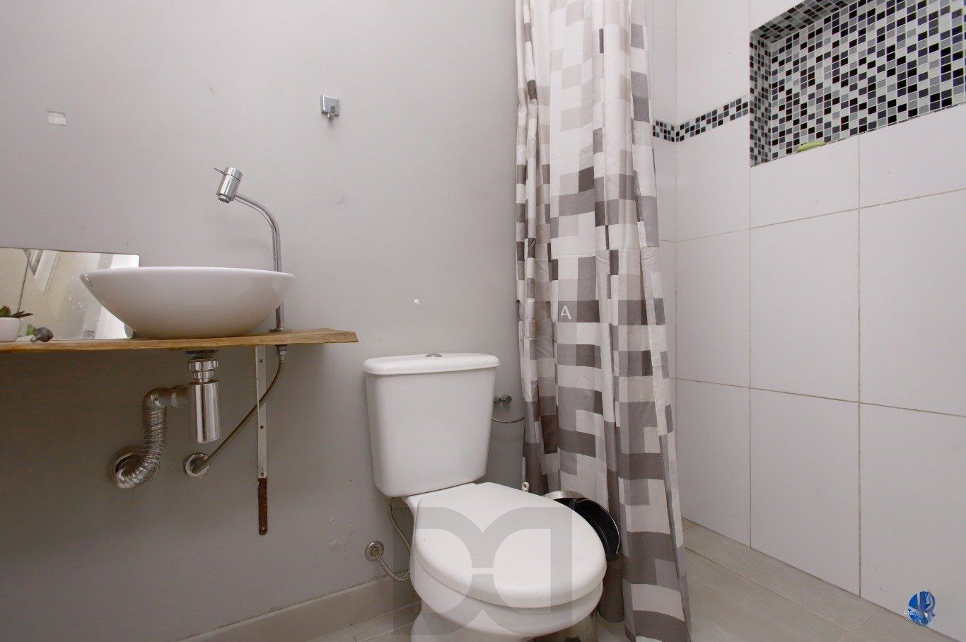 Casa com Edícula nos fundos, total de 5 dormitórios no Bairro gloria. — foto 50