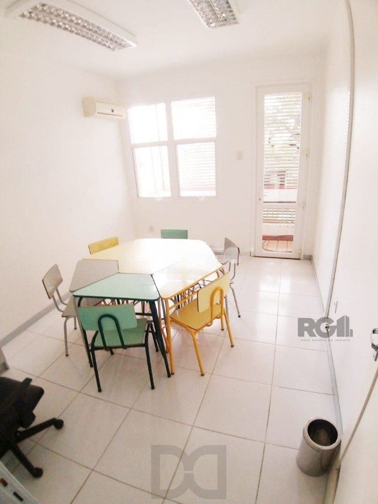 Casa comercial com 12 dormitórios no bairro Teresópolis — foto 25