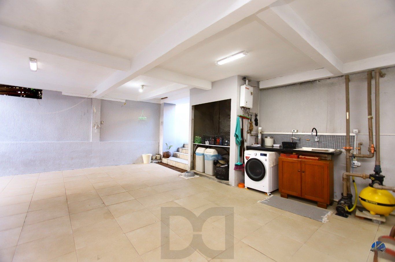 Casa com Edícula nos fundos, total de 5 dormitórios no Bairro gloria. — foto 22