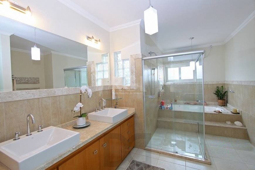 EXCELENTE CASA COM 4 DORMITÓRIOS, 6 VAGAS DE GARAGEM E VISTA PANORÂMICA. — foto 17