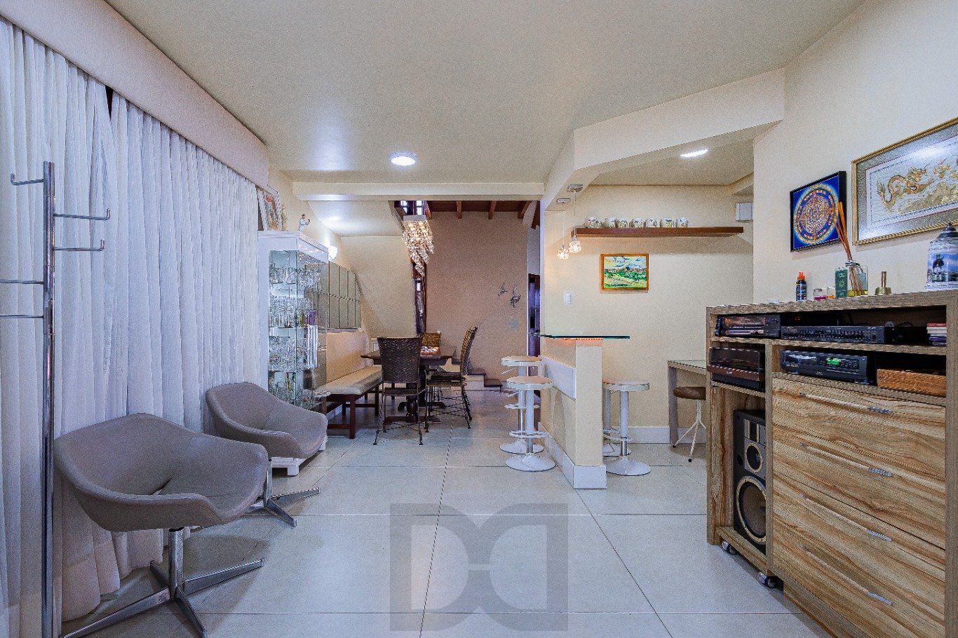 Casa de 4 dormitórios e 208m² à venda no Bairro Jardim Botânico, Porto Alegre. — foto 9