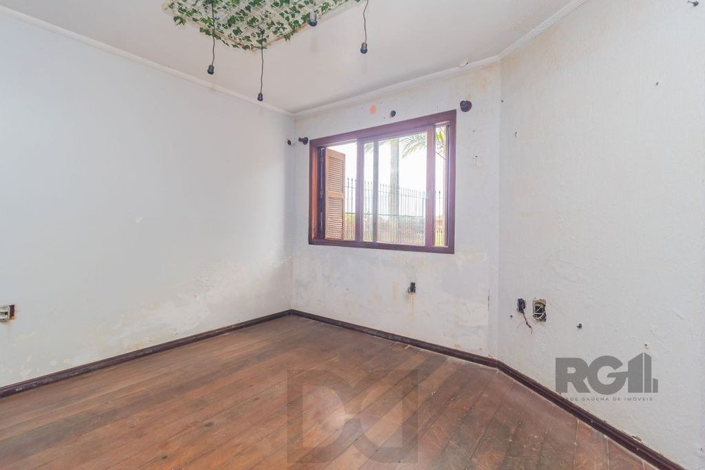 Casa com 240m², 3 dormitórios, 6 vagas no bairro Sarandi — foto 2