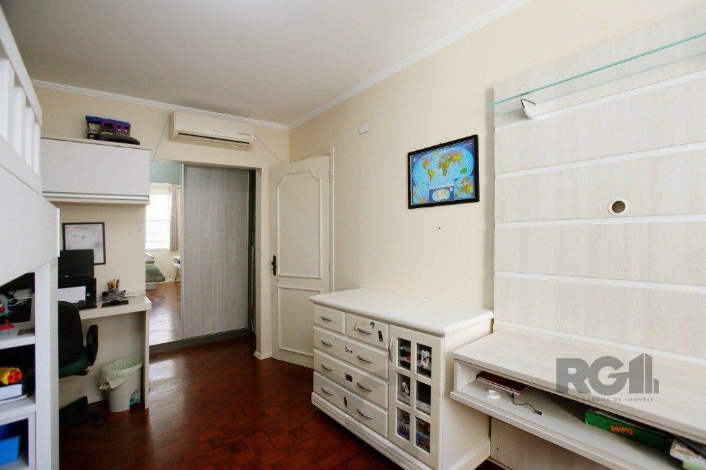 Excelente casa de 235m² com 4 dormitórios e 3 vagas no bairro Azenha. — foto 15