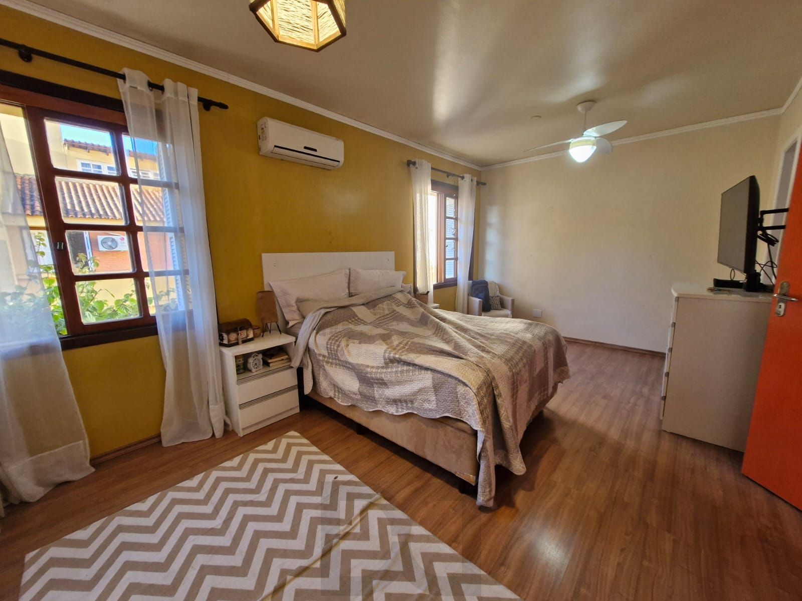 Casa em condomínio no Bairro Medianeira, com 3 dormitórios, sendo 1 suíte, e 1 vaga de garagem. — foto 9