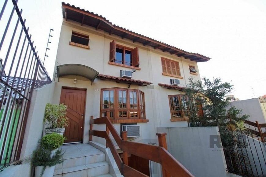 Ampla casa de 175 m² com 3 dormitórios e 3 vagas de garagem — foto 2