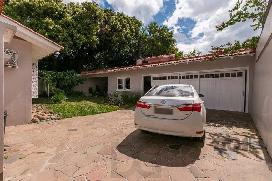 Casa de 380m² - 4 dormitórios, 2 suítes, 4 vagas no bairro Bom Jesus — foto 24