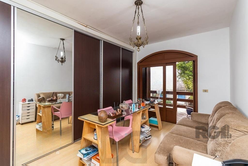 Casa de 245m² com 5 dormitórios no bairro Sarandi — foto 7