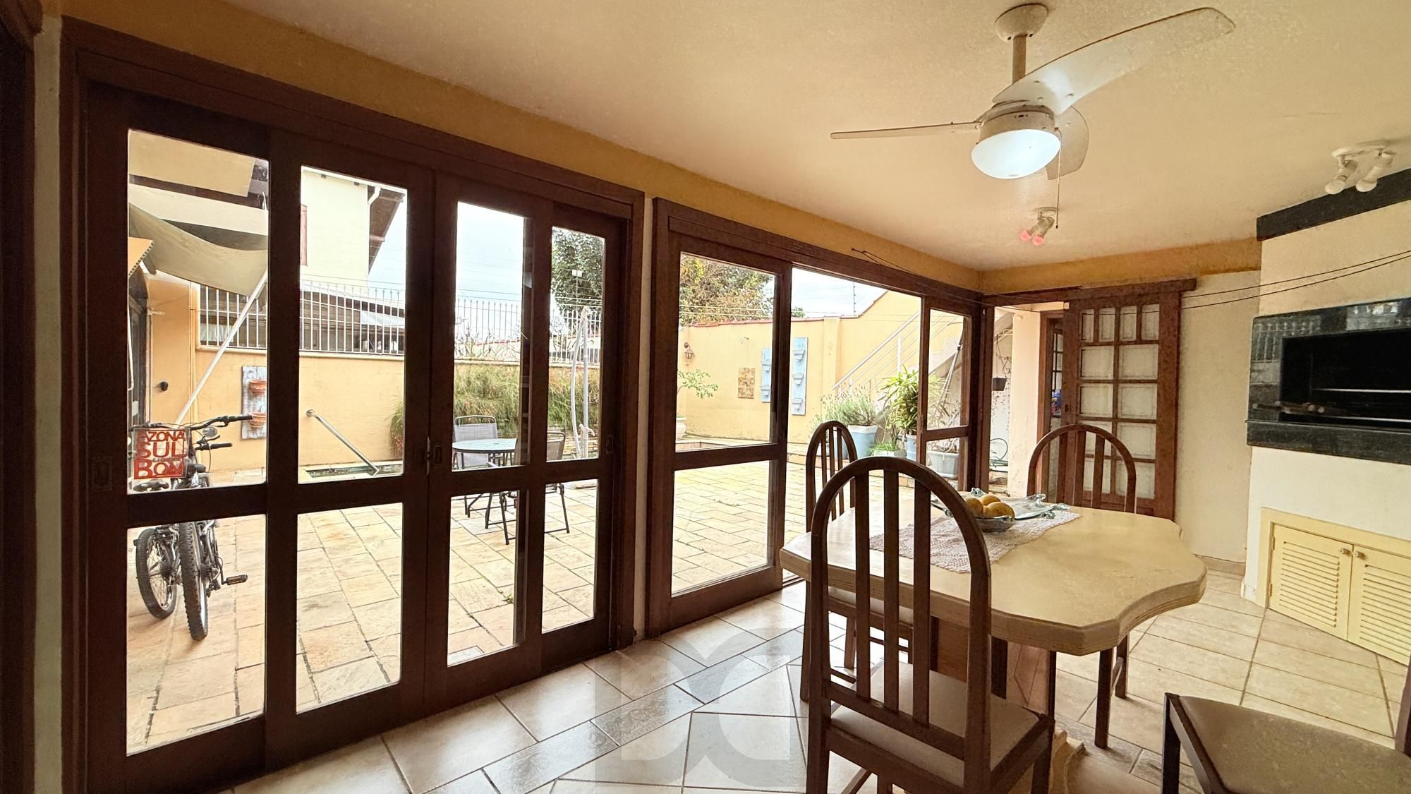 Casa para Venda - 260m², 4 dormitórios, sendo 1 suites, 4 vagas - Nonoai — foto 10