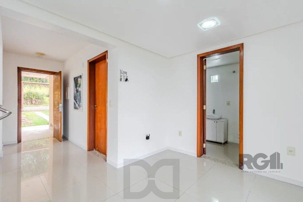 Casa com 3 dormitórios no bairro Jardim Isabel — foto 3