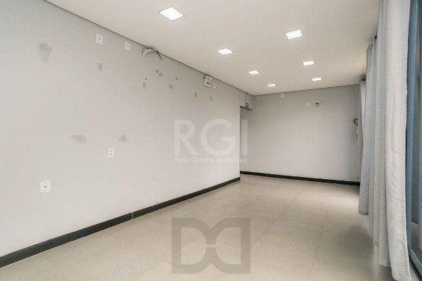 Prédio comercial no Bairro Partenon — foto 11