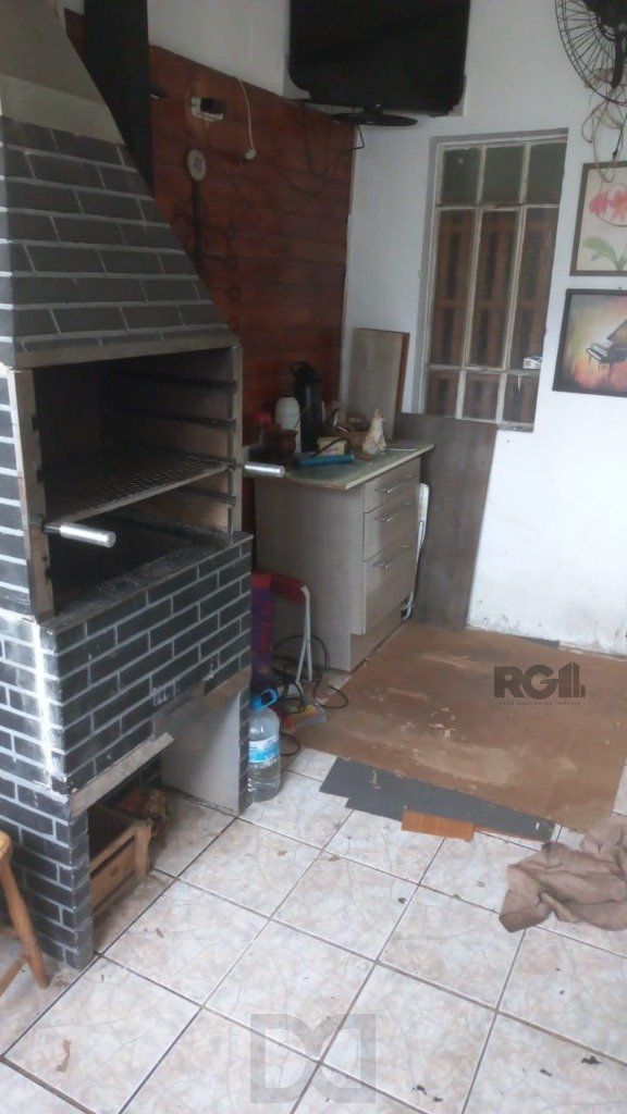 Ampla casa de 180m² com 2 dormitórios e churrasqueira. — foto 4
