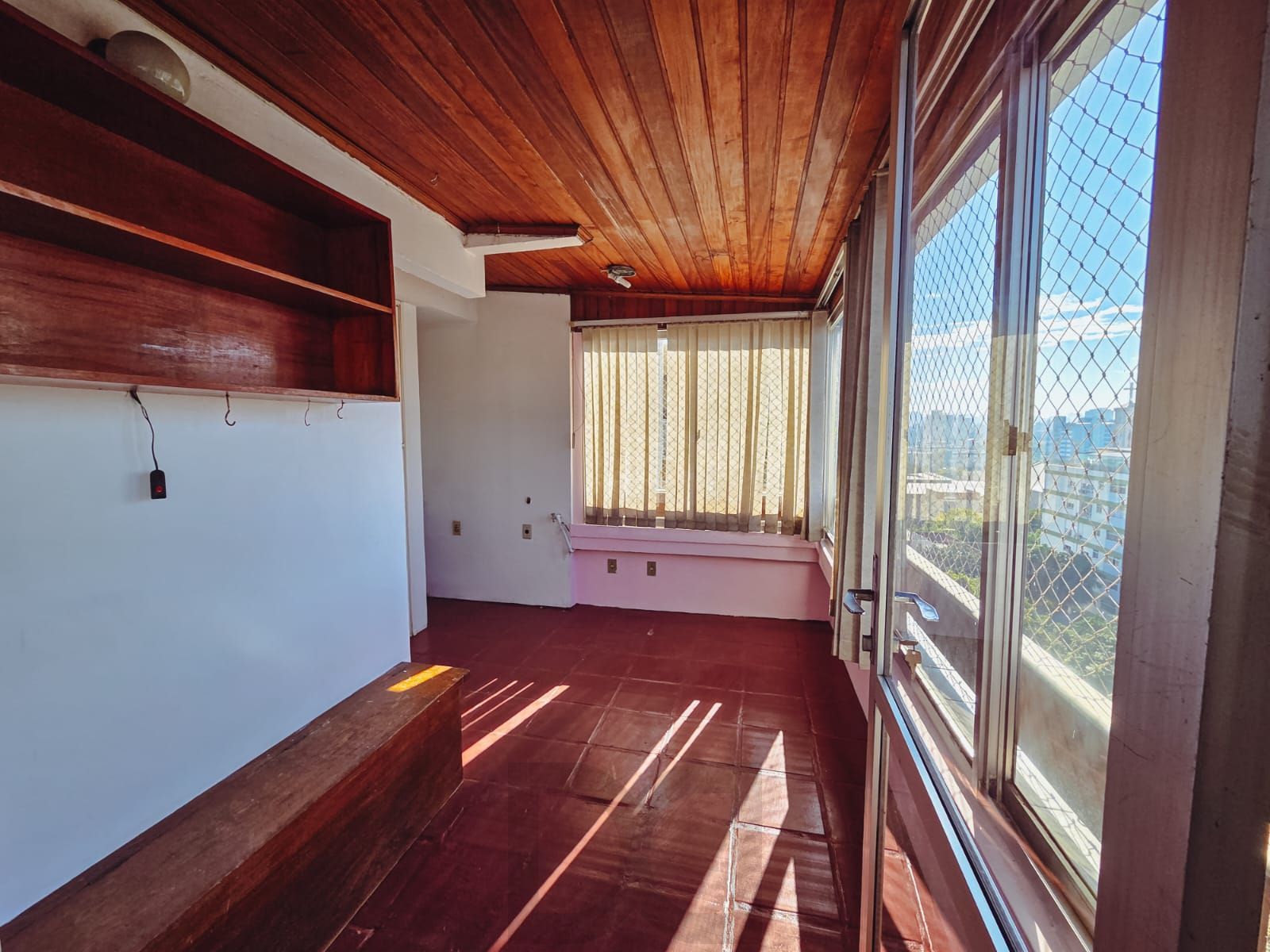 COBERTURA NO MENINO DEUS - 2 DORM, 2 BANH, 2 VAGAS COBERTAS - VISTA PANORÂMICA — foto 26
