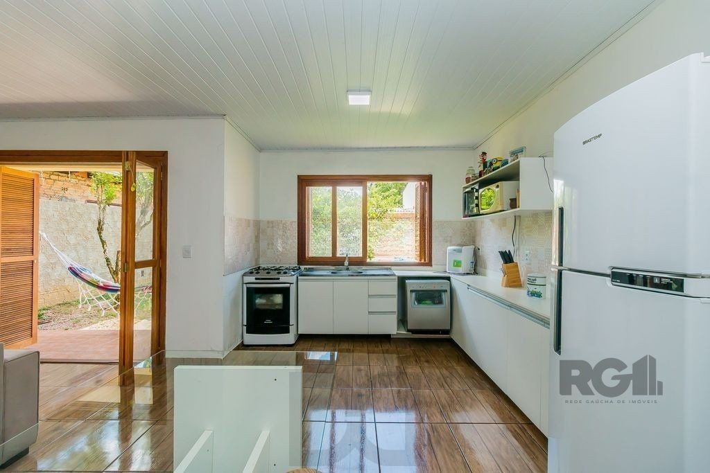 Casa de 2 dormitórios com 98m² no Bairro Lomba do Pinheiro — foto 11