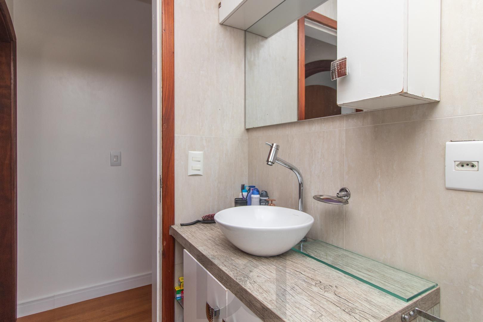Apartamento de 2 dormitórios á venda no Bairro Teresópolis - Porto Alegre. — foto 11