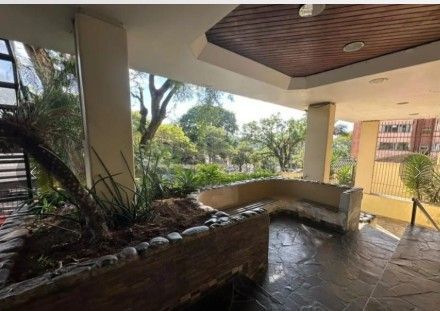 Apartamento de 2 dormitórios com sacada e 1 vaga de garagem no bairro Medianeira. — foto 11