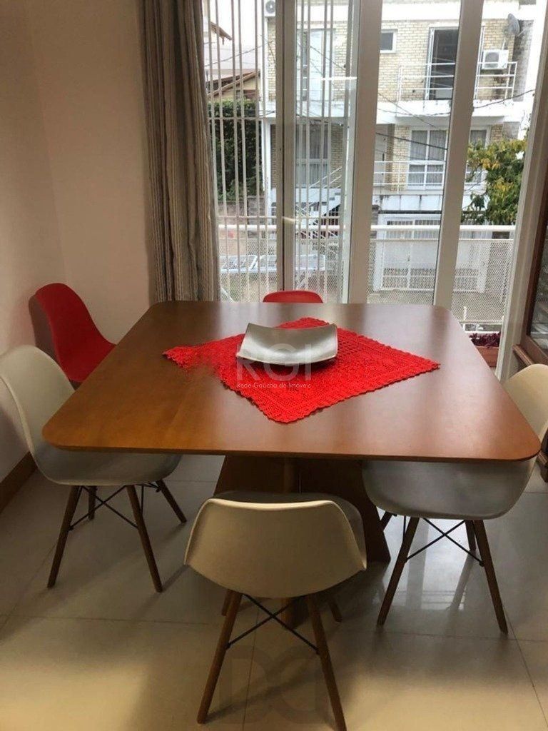 Casa com 03 dormitórios, 01 suíte, pátio com churrasqueira e 03 vagas de garagem no bairro Tristeza — foto 5