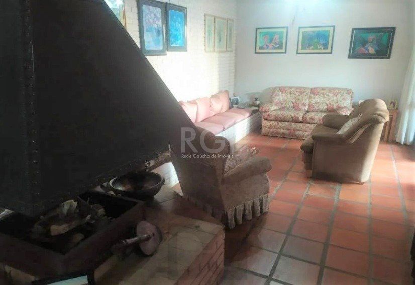 Casa com 03 dormitórios, churrasqueira, pátio com piscina e 5 vagas de garagem no bairro Menino Deus — foto 6