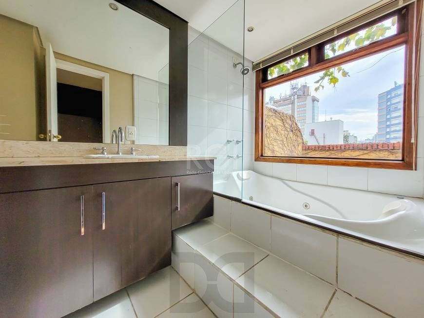 Apartamento 94m² - semi mobiliado, 2 dormitórios, 1 suíte, terraço e 2 vagas de garagem no Moinhos de Vento — foto 14