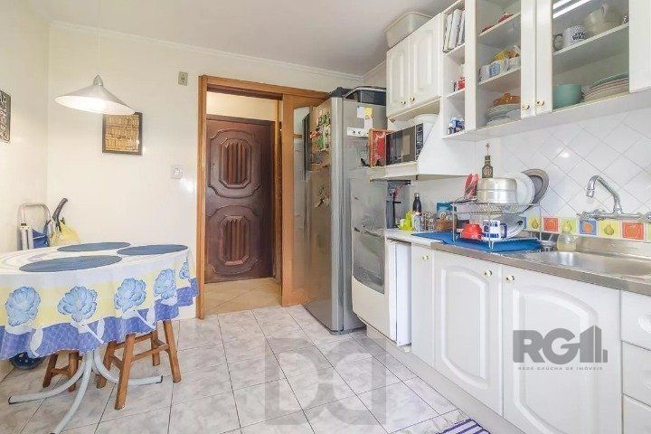 Apartamento com 2 dormitórios reversível para 3, e condomínio com portaria 24h, salão de festas, quadra e playground. Próximo à Orla e BarraShopping. — foto 6