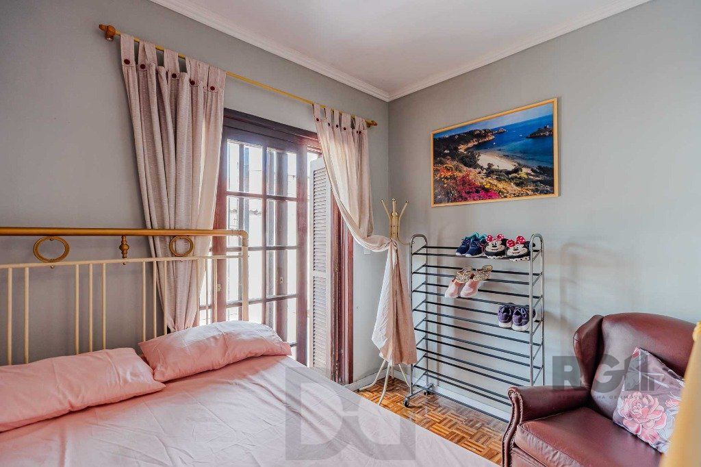 Casa com 234m², 3 dormitórios, 3 vagas no bairro Partenon — foto 10