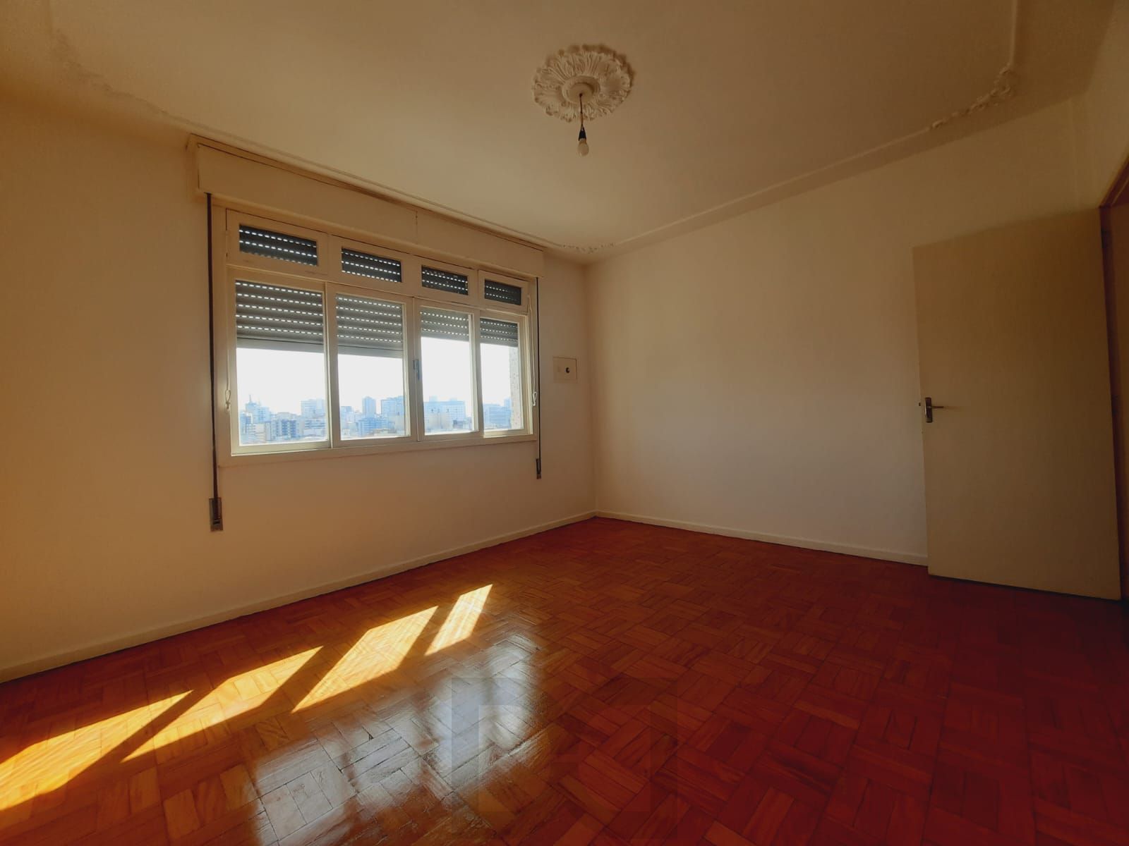 Apartamento 3 dormitórios no bairro Cidade Baixa/ Porto Alegre. — foto 3