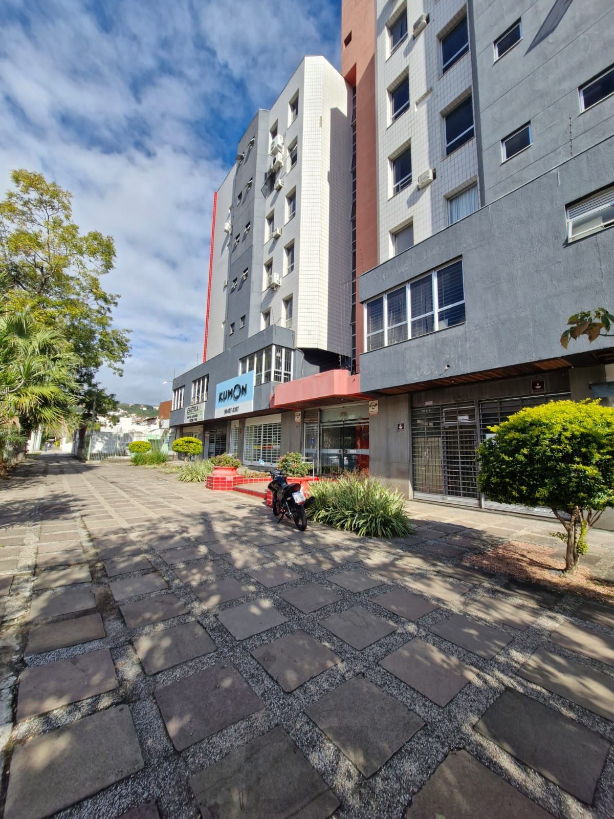 Sala comercial em prédio com elevador, no bairro Teresópolis. — foto 1