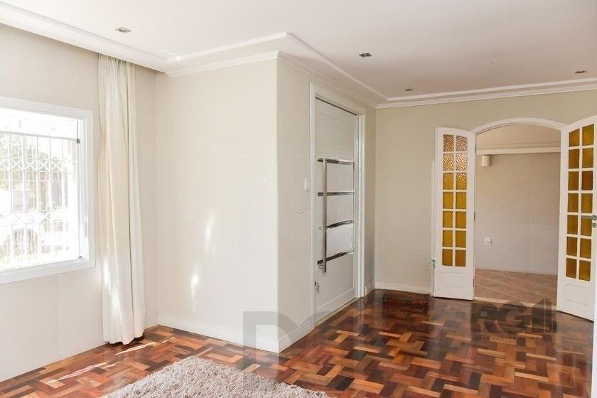 Casa de 197m² - 5 dormitórios, 3 vagas no bairro Rubem Berta — foto 4