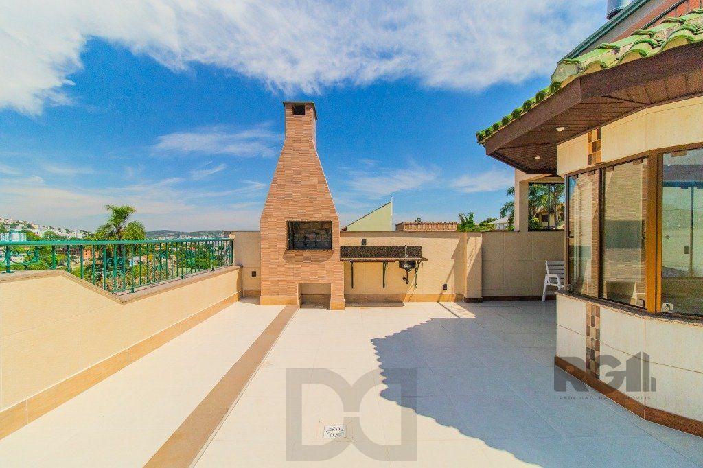 Linda casa de 04 dormitórios com vista livre no Bairro Teresópolis — foto 2