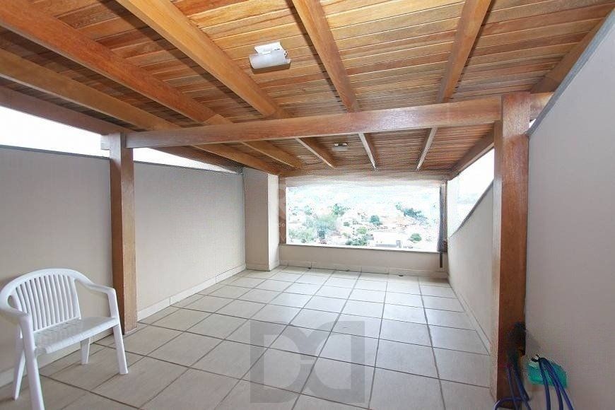 EXCELENTE CASA COM 4 DORMITÓRIOS, 6 VAGAS DE GARAGEM E VISTA PANORÂMICA. — foto 13